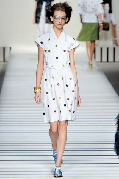 Look 18